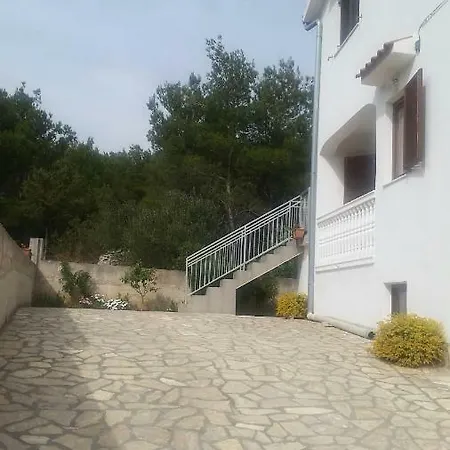 Ivanica شقة